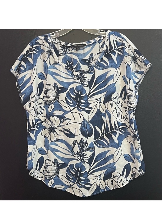 Banana Republic Tops - Banana Republic Blue Tropical Scoop Neck Women's Top